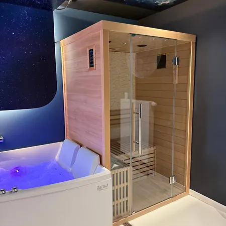 Apartamento Capsule Moonlight - Jacuzzi - Sauna - Ecran 100