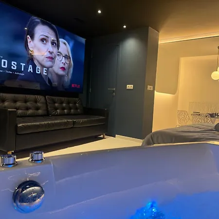 Capsule Moonlight - Jacuzzi - Sauna - Ecran 100