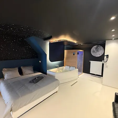 Capsule Moonlight - Jacuzzi - Sauna - Ecran 100